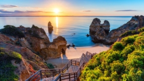 Portugal Algarve Praia do Camilo Foto iStock DaLiu